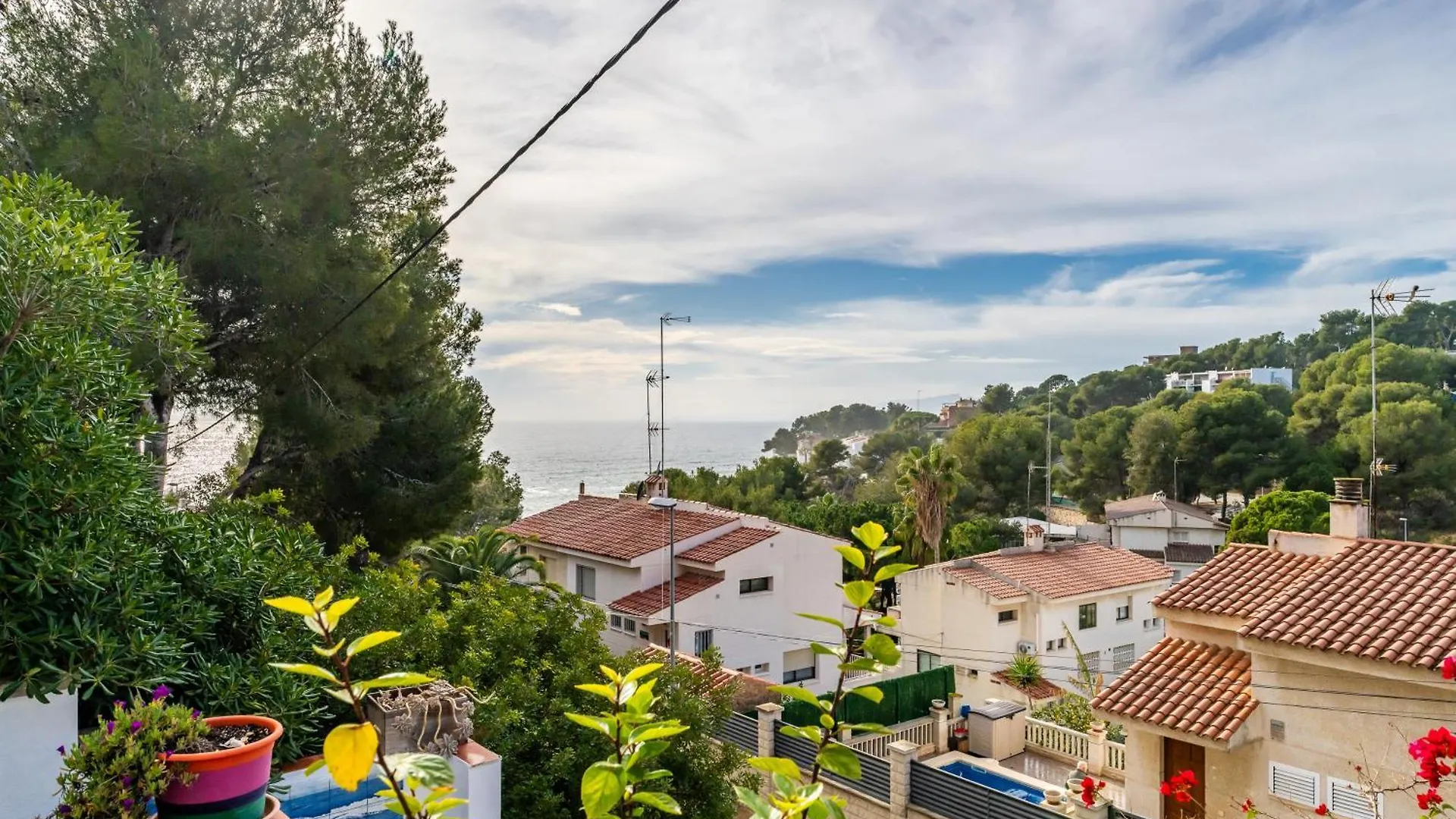 Luxury Designer Beach Front Two Bedroom Apartment Salou 0*,  España