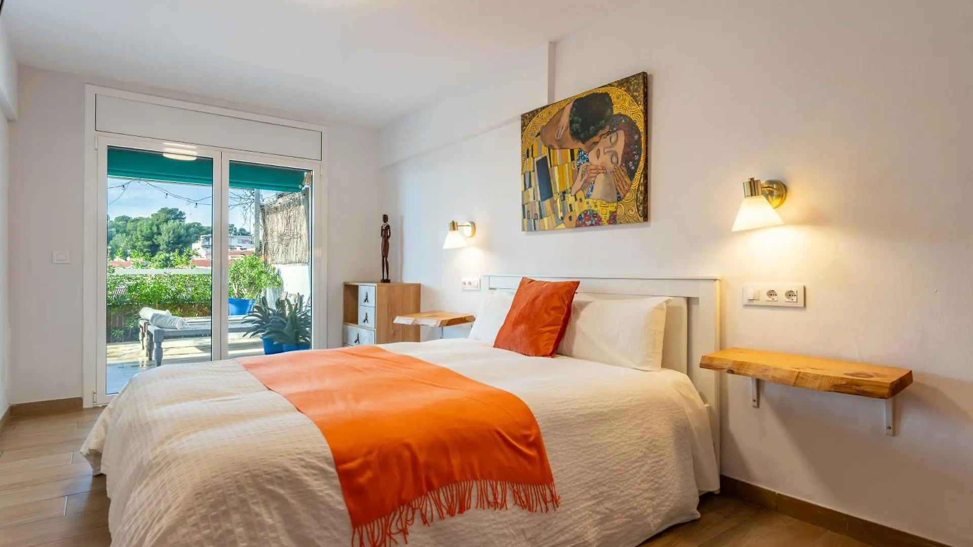 Luxury Designer Beach Front Two Bedroom Apartment Salou