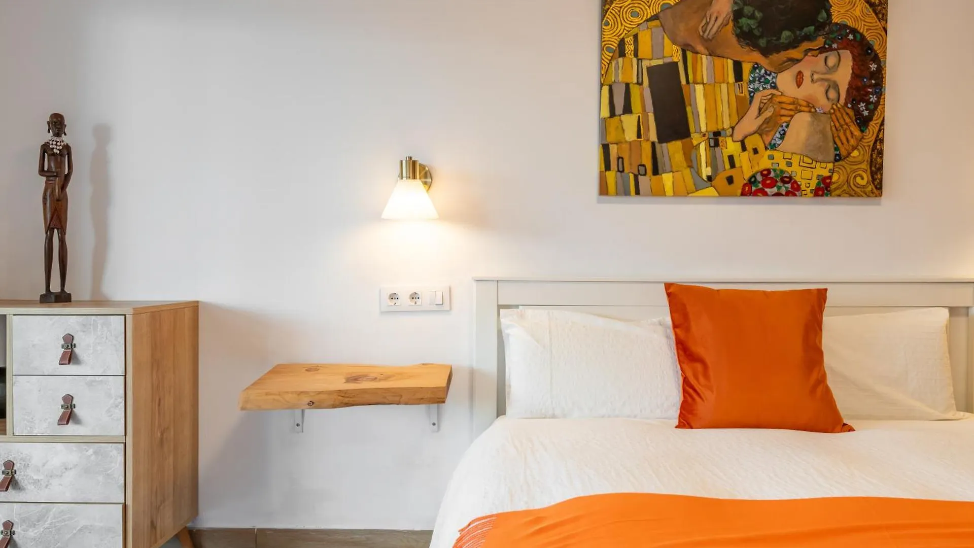 Luxury Designer Beach Front Two Bedroom Apartment Salou España